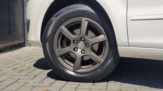 VOLKSWAGEN-SPACEFOX-2012