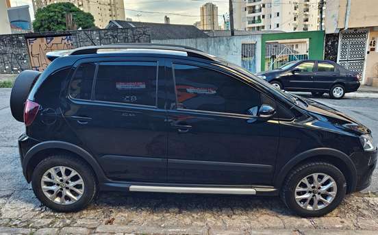 VOLKSWAGEN-CROSSFOX-2012
