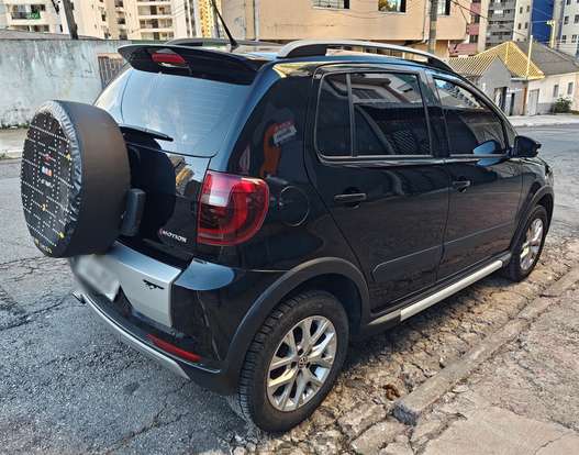 VOLKSWAGEN-CROSSFOX-2012