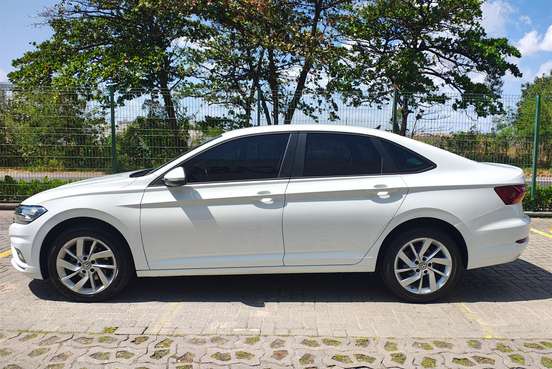 VOLKSWAGEN-JETTA-1.4 250 TSI TOTAL FLEX R-LINE TIPTRONIC VOLKSWAGEN-JETTA-2018
