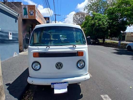 VOLKSWAGEN-KOMBI-1.6 MI FURGÃO 8V GASOLINA 3P MANUAL VOLKSWAGEN-KOMBI-2001