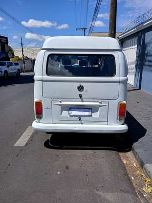 VOLKSWAGEN-KOMBI-1.6 MI FURGÃO 8V GASOLINA 3P MANUAL VOLKSWAGEN-KOMBI-2001