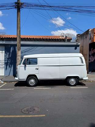 VOLKSWAGEN-KOMBI-1.6 MI FURGÃO 8V GASOLINA 3P MANUAL VOLKSWAGEN-KOMBI-2001
