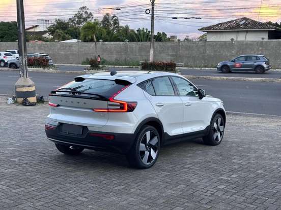 VOLVO-C40-2022