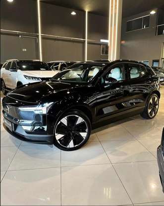 VOLVO-EX30-2025