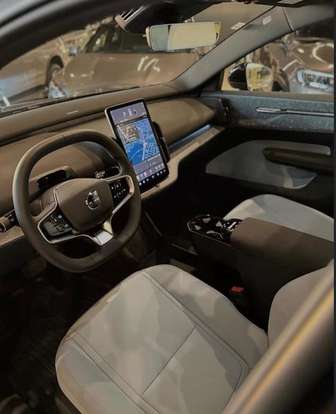 VOLVO-EX30-2025
