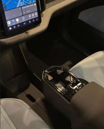 VOLVO-EX30-2025