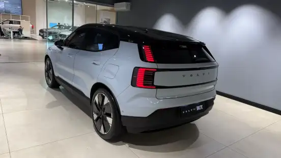 VOLVO-EX30-2024