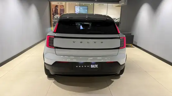 VOLVO-EX30-2024