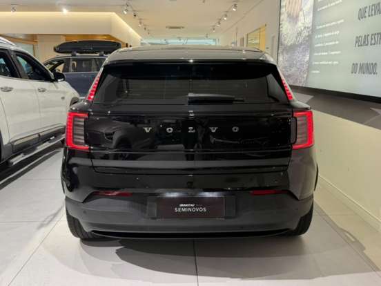 VOLVO-EX30-2024