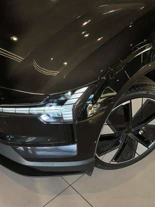 VOLVO-EX30-2024