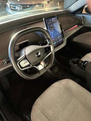 VOLVO-EX30-2024
