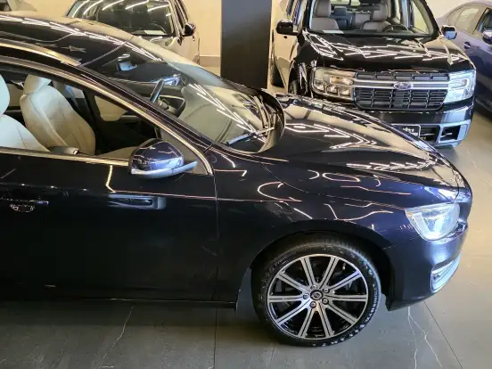 VOLVO-V60-2017