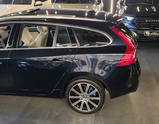 VOLVO-V60-2017