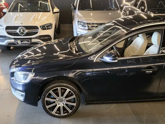 VOLVO-V60-2.0 T4 MOMENTUM GASOLINA 4P AUTOMÁTICO VOLVO-V60-2017