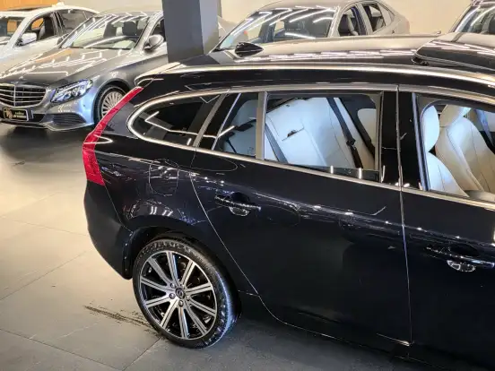 VOLVO-V60-2.0 T4 MOMENTUM GASOLINA 4P AUTOMÁTICO VOLVO-V60-2017