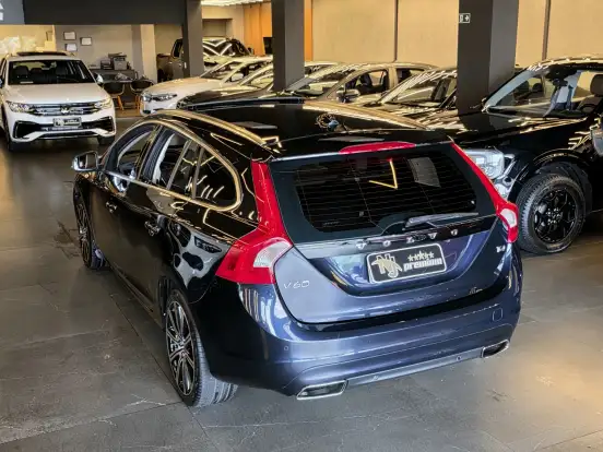 VOLVO-V60-2.0 T4 MOMENTUM GASOLINA 4P AUTOMÁTICO VOLVO-V60-2017