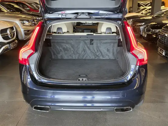 VOLVO-V60-2.0 T4 MOMENTUM GASOLINA 4P AUTOMÁTICO VOLVO-V60-2017