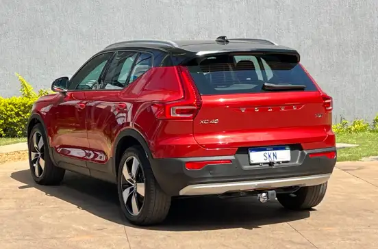 VOLVO-XC40-2018