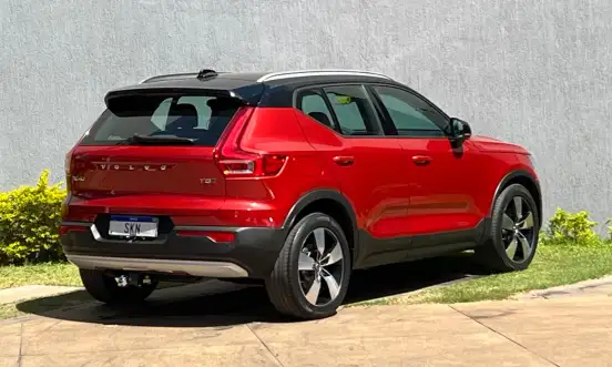 VOLVO-XC40-2018
