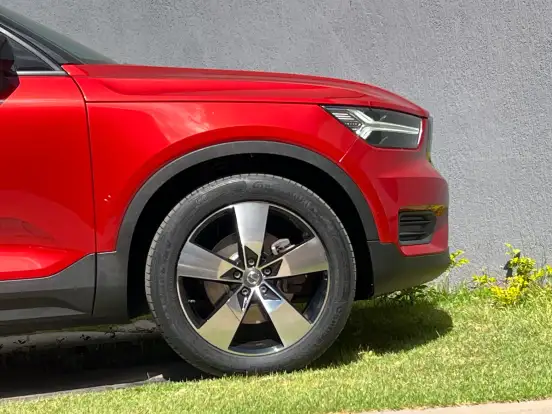 VOLVO-XC40-2.0 T5 GASOLINA MOMENTUM AWD GEARTRONIC VOLVO-XC40-2018
