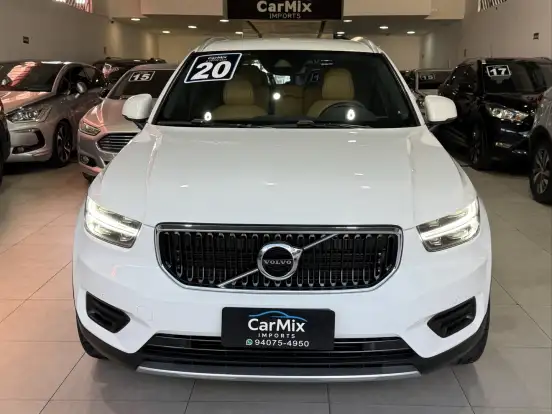 VOLVO-XC40-2019