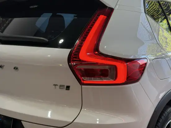 VOLVO-XC40-2.0 T5 GASOLINA MOMENTUM AWD GEARTRONIC VOLVO-XC40-2019