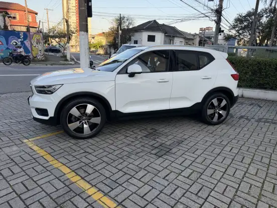 VOLVO-XC40-2.0 T5 GASOLINA MOMENTUM AWD GEARTRONIC VOLVO-XC40-2018