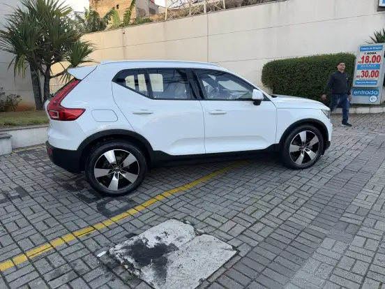 VOLVO-XC40-2.0 T5 GASOLINA MOMENTUM AWD GEARTRONIC VOLVO-XC40-2018
