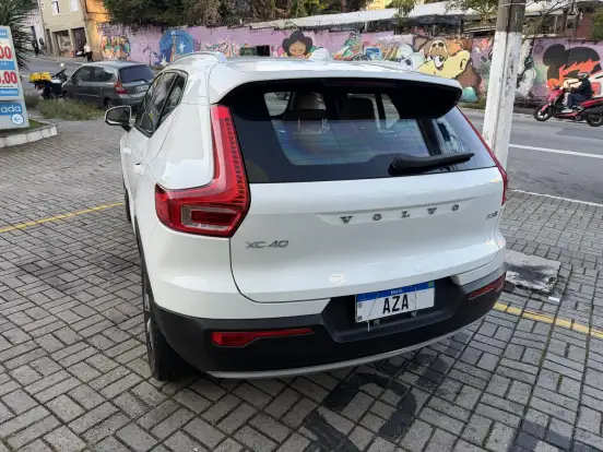 VOLVO-XC40-2018