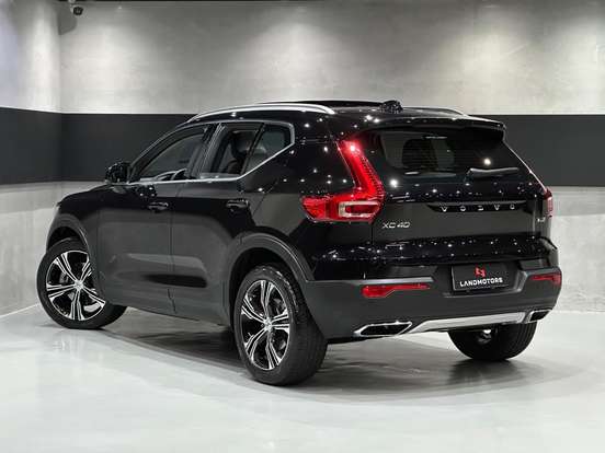 VOLVO-XC40-2020