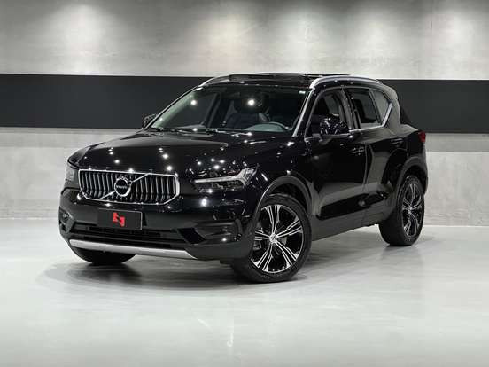 VOLVO-XC40-2020