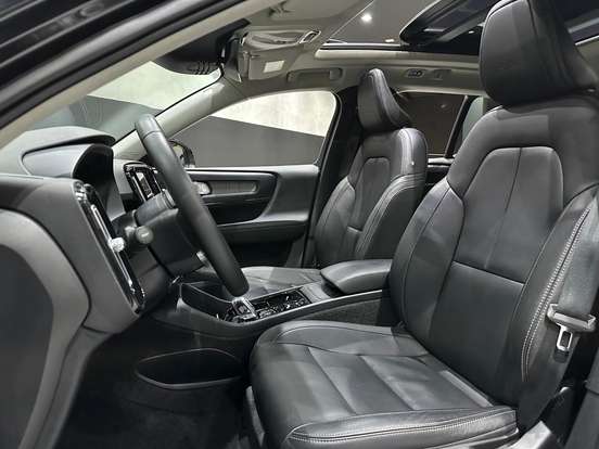 VOLVO-XC40-2020