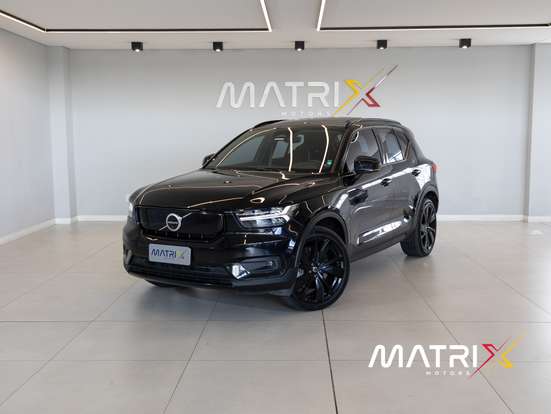 VOLVO-XC40-2021