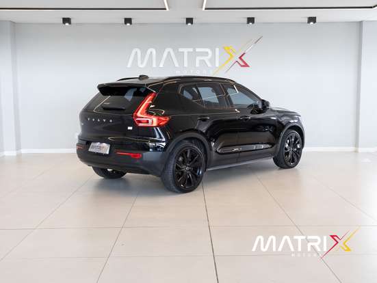 VOLVO-XC40-2021