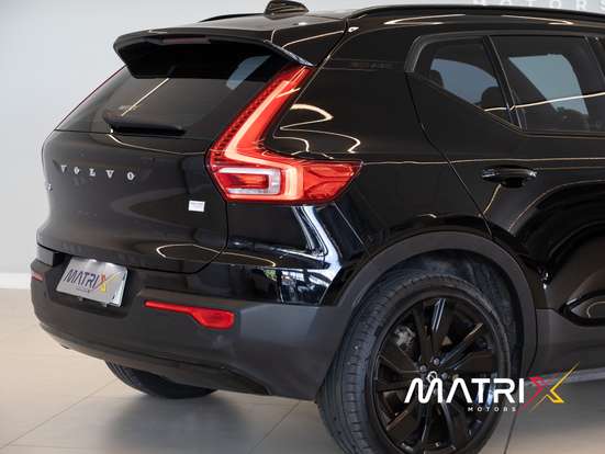 VOLVO-XC40-2021