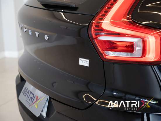 VOLVO-XC40-2021
