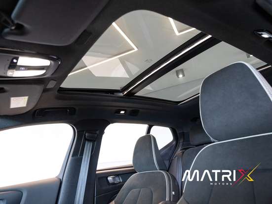 VOLVO-XC40-2021