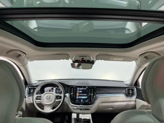 VOLVO-XC60-2020