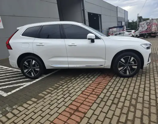 VOLVO-XC60-2025
