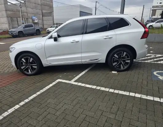 VOLVO-XC60-2025