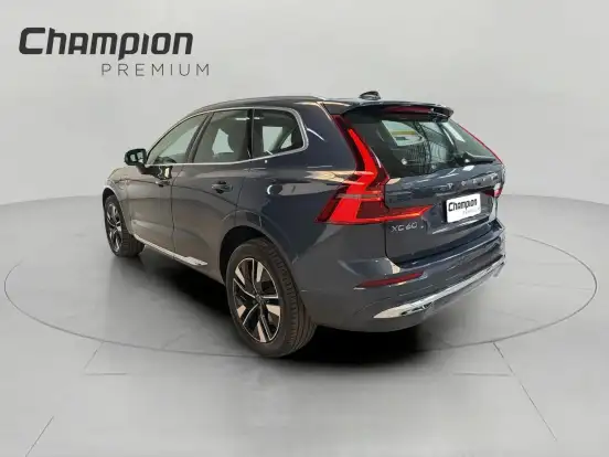 VOLVO-XC60-2025
