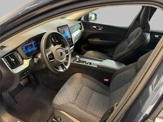 VOLVO-XC60-2025