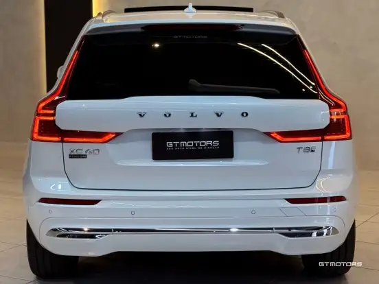 VOLVO-XC60-2025