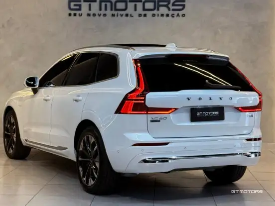 VOLVO-XC60-2025