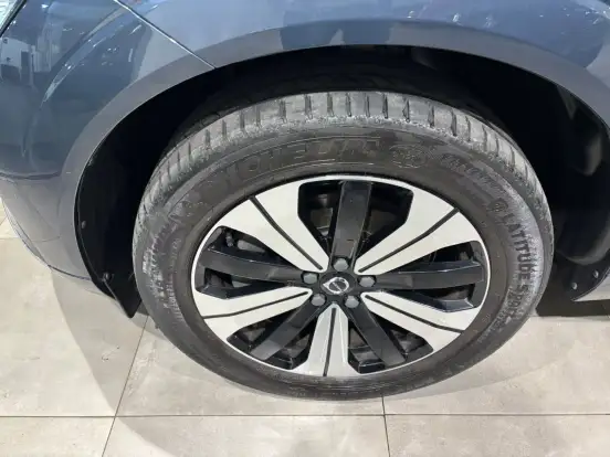VOLVO-XC60-2023
