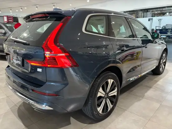 VOLVO-XC60-2023