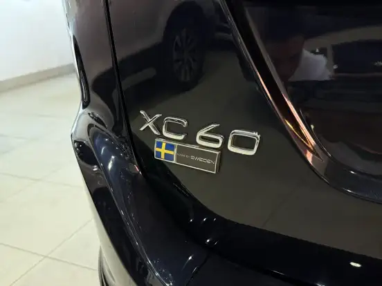 VOLVO-XC60-2016