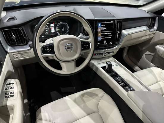 VOLVO-XC60-2.0 T8 HYBRID MOMENTUM AWD GEARTRONIC VOLVO-XC60-2021