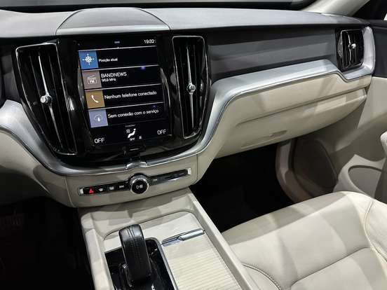 VOLVO-XC60-2.0 T8 HYBRID MOMENTUM AWD GEARTRONIC VOLVO-XC60-2021